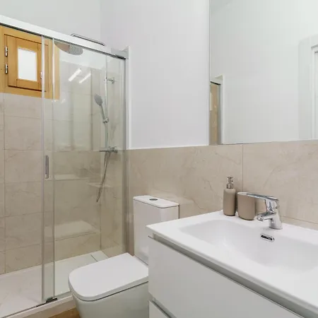 Apartment Piso Ideal Con 3 3 Banos Y Terraza
