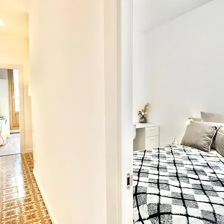 Piso Ideal Con 3 3 Banos Y Terraza *