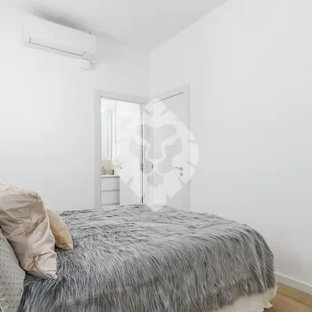 Piso Ideal Con 3 3 Banos Y Terraza * Barcelona